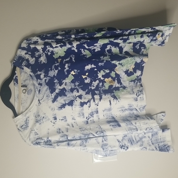 Akemi + kin Scoopneck pullover top with flared hem abstract print - Picture 1 of 7